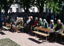 Пам’ять журавлями прилітає і дивиться на цей бурхливий світ…